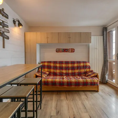 Cosy, Vue Sur La Montagne