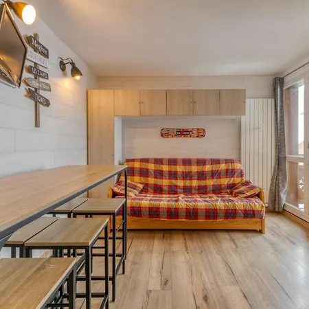 Cosy, Vue Sur La Montagne *