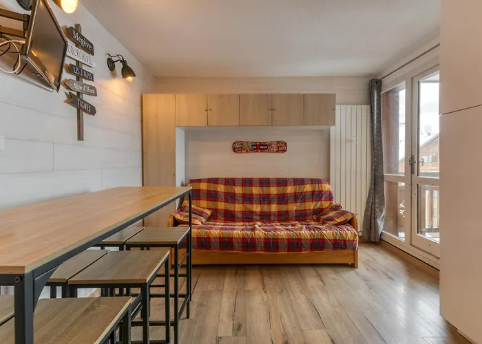 Cosy, Vue Sur La Montagne